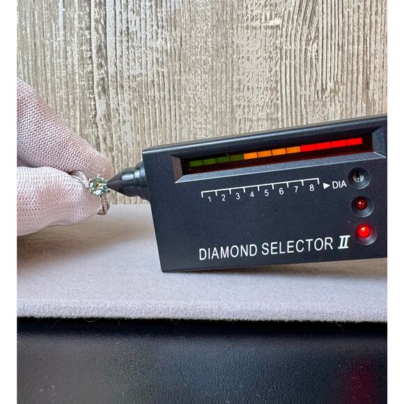 NEW 1ct Aquamarine Moissanite in AU750 -sz.8.25 - Picture 3 of 9